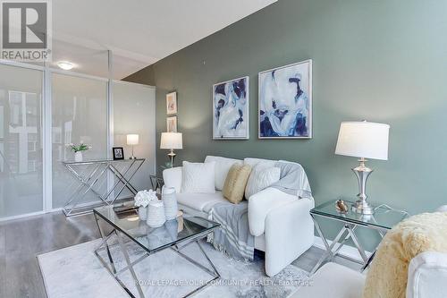 1002 - 426 University Avenue, Toronto, ON - Indoor Photo Showing Living Room