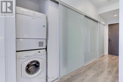 1002 - 426 University Avenue, Toronto, ON - Indoor Photo Showing Laundry Room