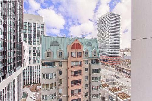 1002 - 426 University Avenue, Toronto, ON - 