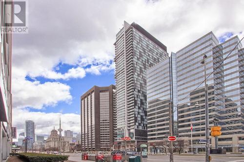 1002 - 426 University Avenue, Toronto, ON - Outdoor With Facade