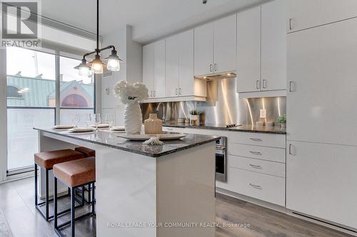 1002 - 426 University Avenue, Toronto, ON - Indoor Photo Showing Kitchen With Upgraded Kitchen