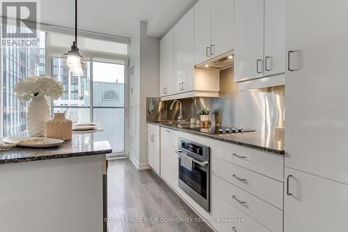 1002 - 426 University Avenue, Toronto, ON - Indoor Photo Showing Kitchen With Upgraded Kitchen