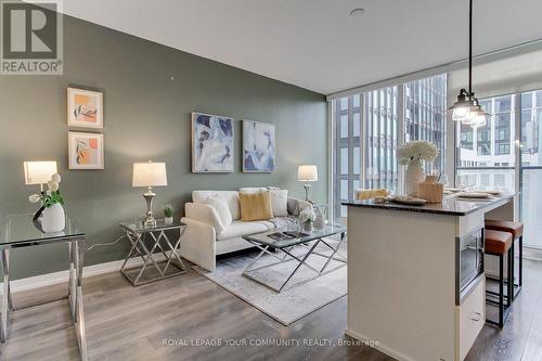 1002 - 426 University Avenue, Toronto, ON - Indoor Photo Showing Living Room
