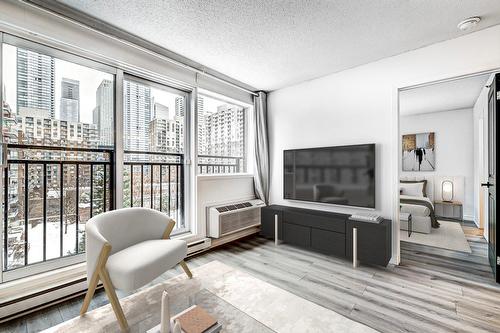 Living room - 622-1225 Rue Notre-Dame O., Montréal (Ville-Marie), QC - Indoor Photo Showing Living Room