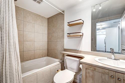 Bathroom - 622-1225 Rue Notre-Dame O., Montréal (Ville-Marie), QC - Indoor Photo Showing Bathroom