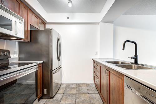 Interior - 622-1225 Rue Notre-Dame O., Montréal (Ville-Marie), QC - Indoor Photo Showing Kitchen With Double Sink