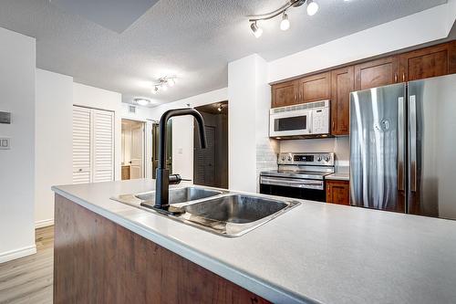 Interior - 622-1225 Rue Notre-Dame O., Montréal (Ville-Marie), QC - Indoor Photo Showing Kitchen With Double Sink