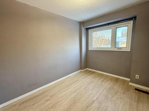 180 Varsity Row, Thunder Bay, ON - Indoor Photo Showing Other Room