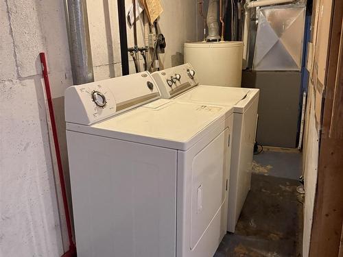 180 Varsity Row, Thunder Bay, ON - Indoor Photo Showing Laundry Room