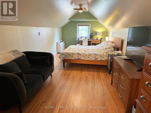 270 Beatrice Street, Welland (Lincoln/Crowland), ON - Indoor Photo Showing Bedroom
