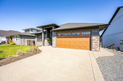 3366 Marygrove Dr  Courtenay, BC V9N 0E7