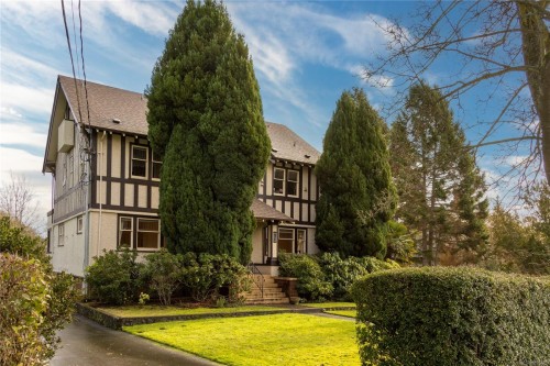 1-753 Pemberton Rd  Victoria, BC V8S 3R3