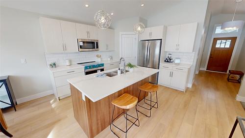 331 Legacy Lookout, Cranbrook, BC - Indoor Photo Showing Kitchen With Upgraded Kitchen