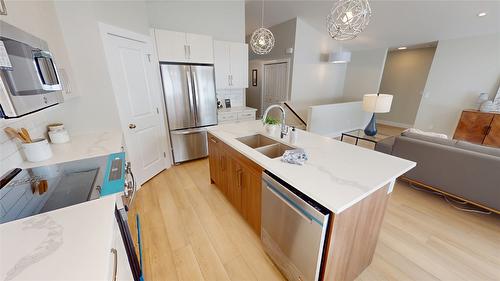 331 Legacy Lookout, Cranbrook, BC - Indoor Photo Showing Kitchen With Double Sink With Upgraded Kitchen