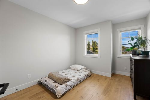 102-321 Centre Avenue, Kamloops, BC - Indoor Photo Showing Bedroom