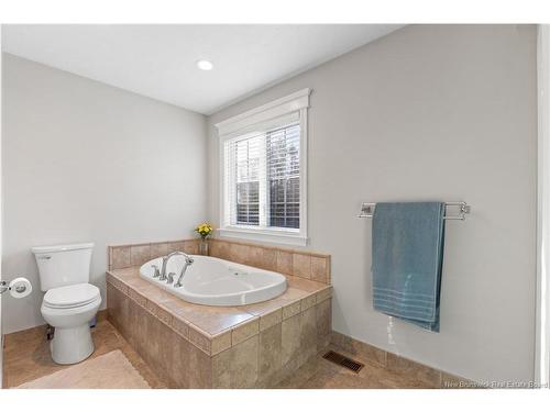 7 Highgate Crt, Riverview, NB 