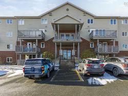 101 67 FARNHAM GATE Road  Clayton Park, NS B3M 4A6