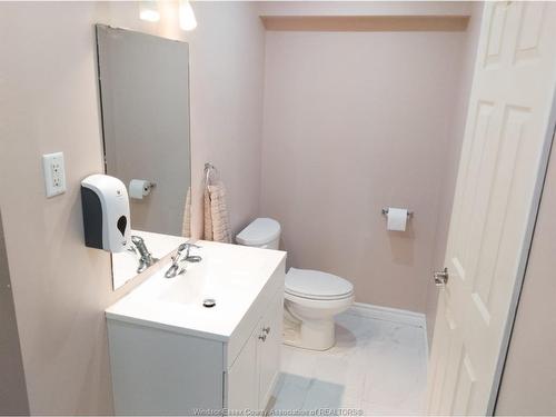 Lower-4694 Helsinki, Windsor, ON 