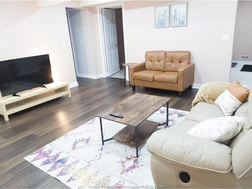 Lower-4694 Helsinki, Windsor, ON 