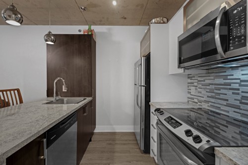 Kitchen - 114-2160 Rue Laforce, Montréal (Ville-Marie), QC - Indoor Photo Showing Kitchen With Upgraded Kitchen