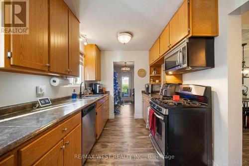 370 Whitehead Crescent E, Caledon, ON - Indoor Photo Showing Kitchen