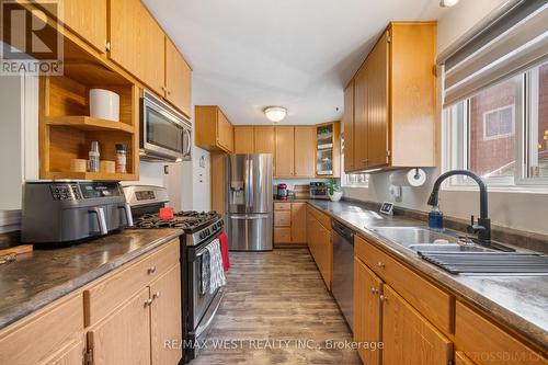 370 Whitehead Crescent E, Caledon, ON - Indoor Photo Showing Kitchen With Double Sink