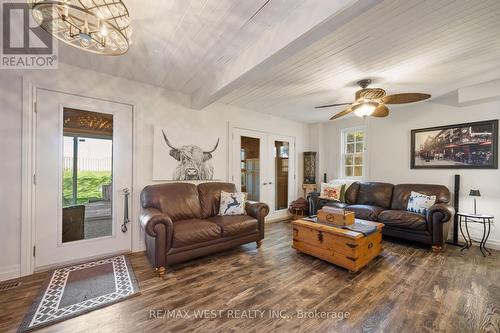 370 Whitehead Crescent E, Caledon, ON - Indoor Photo Showing Living Room