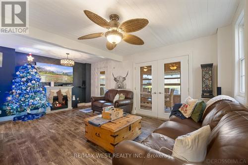 370 Whitehead Crescent E, Caledon, ON - Indoor Photo Showing Living Room