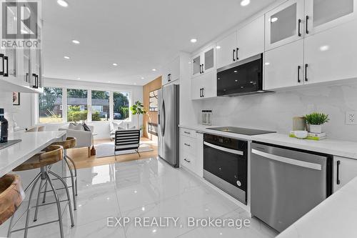 686 Wickens Avenue, Burlington, ON - Indoor Photo Showing Kitchen With Upgraded Kitchen