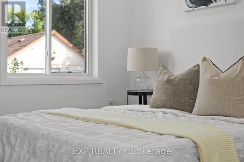 686 Wickens Avenue, Burlington, ON - Indoor Photo Showing Bedroom