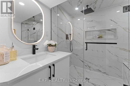 686 Wickens Avenue, Burlington, ON -  Photo Showing Bathroom
