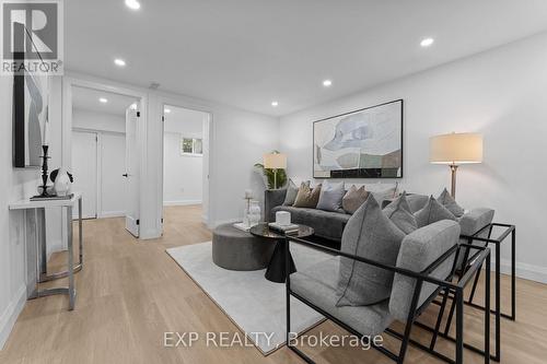 686 Wickens Avenue, Burlington, ON - Indoor Photo Showing Living Room