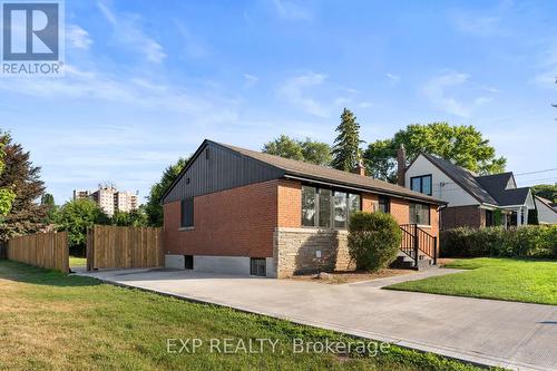 686 Wickens Avenue, Burlington, ON - Outdoor