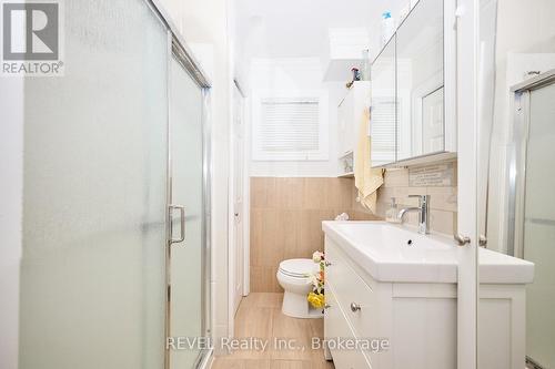 50 Welland Avenue, St. Catharines (Downtown), ON - Indoor Photo Showing Bathroom