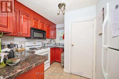 50 Welland Avenue, St. Catharines (Downtown), ON - Indoor Photo Showing Kitchen