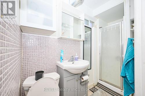 50 Welland Avenue, St. Catharines (Downtown), ON - Indoor Photo Showing Bathroom