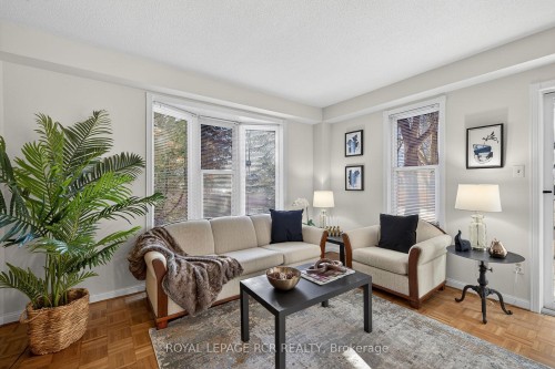 44-68 Confederation Way, Markham, ON - Indoor Photo Showing Living Room