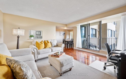 409-6500 Montevideo Road, Mississauga, ON - Indoor Photo Showing Living Room