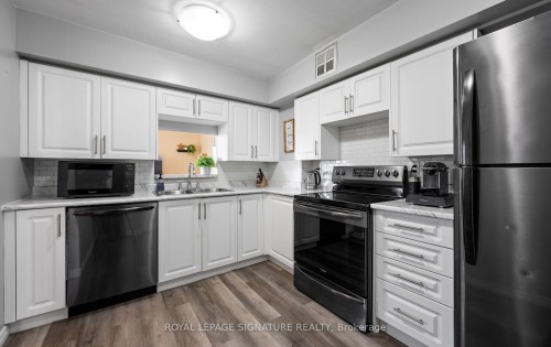 409-6500 Montevideo Road, Mississauga, ON - Indoor Photo Showing Kitchen With Double Sink