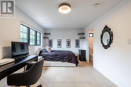 5135 Mulberry Drive, Burlington, ON - Indoor Photo Showing Bedroom