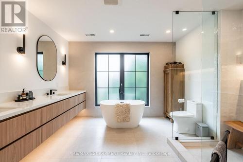 5135 Mulberry Drive, Burlington, ON - Indoor Photo Showing Bathroom