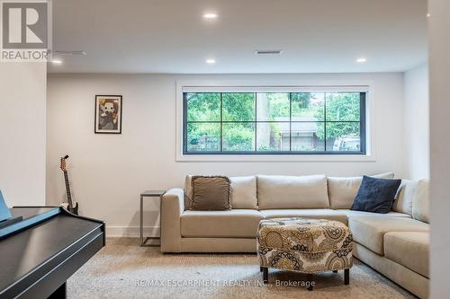 5135 Mulberry Drive, Burlington, ON - Indoor