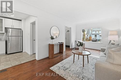 491 Dunsmure Road, Hamilton, ON - Indoor Photo Showing Living Room