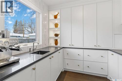 1134 Spadina Crescent E, Saskatoon, SK - Indoor Photo Showing Kitchen