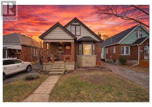 48 WEIR STREET N  Hamilton, ON L8H 5E6