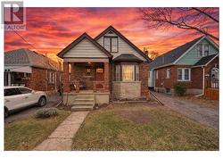 48 WEIR STREET N  Hamilton, ON L8H 5E6