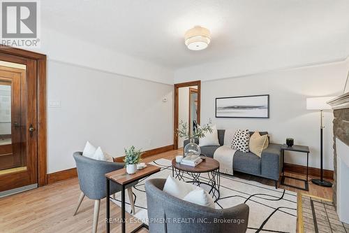 48 Weir Street N, Hamilton, ON - Indoor Photo Showing Living Room