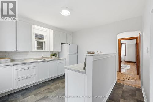 48 Weir Street N, Hamilton, ON - Indoor Photo Showing Kitchen