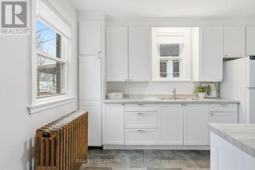 48 Weir Street N, Hamilton, ON - Indoor Photo Showing Kitchen