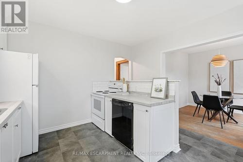 48 Weir Street N, Hamilton, ON - Indoor Photo Showing Kitchen